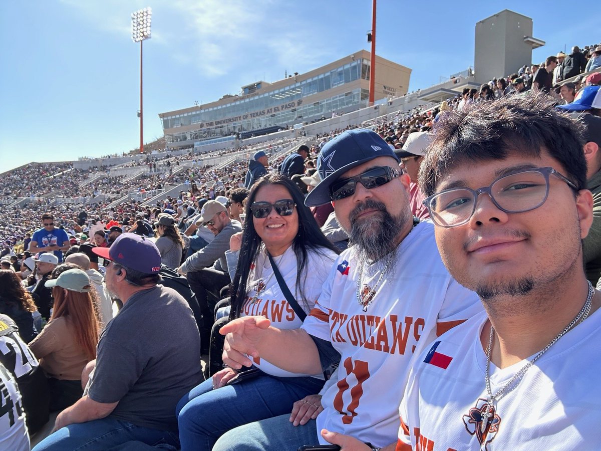 Christine Avila tweet media