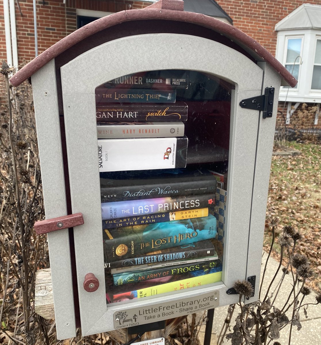 worldreads's tweet image. last book drop off of the year #freelittlelibrary 📚💕