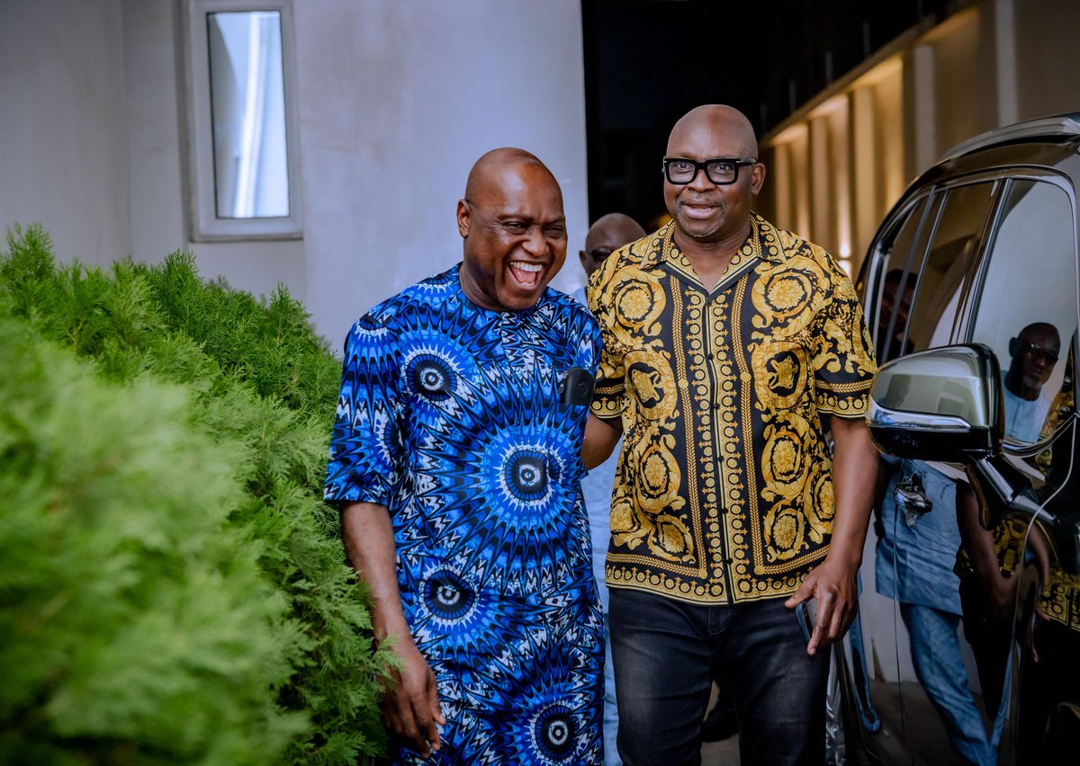 Glad to receive the Governor of my State, Ekiti, Biodun Oyebanji, in my Lagos residence.

He came to wish me a Happy New Year 2025.