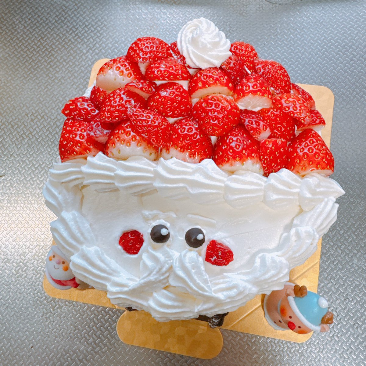kn2oks's tweet photo. あけましておめでとうございます🎍
最近顔出せておりませんでしたが、お菓子作りも遊びも全力で楽しんでおりました◎
今年はもう少しつぶやきの回数も増やしていきます！

最近作ったお菓子ちゃん貼り付けておきますね。

2025年も元気に遊び回りたいと思います！

#お菓子作り好きな人と繋がりたい https://t.co/pQiUmxfuIC