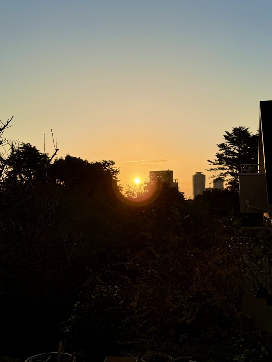 新年あけましておめでとうございます
今年もどうぞよろしくお願いします
本日11時5分から元旦ロングランライブ配信を行います
この機会に是非まねきねこWEBサイトへお越し下さい
#アンティークまねきねこチャンネル
#アンティークまねきねこ
instagram.com/manekinekoanti…