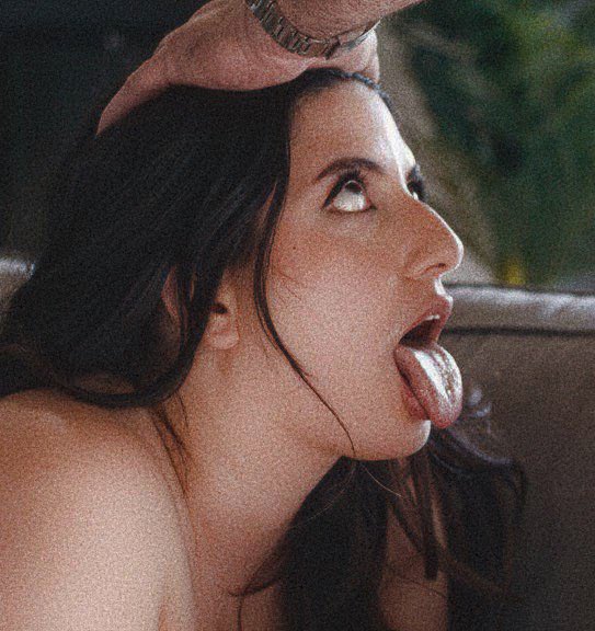 TheSarahArabic's tweet photo. Everyone wants your last orgasm of 2024 to be to Sarah Arabic!   

Make us proud of you … 🥲 💦 away. https://t.co/aK7BEjO16R