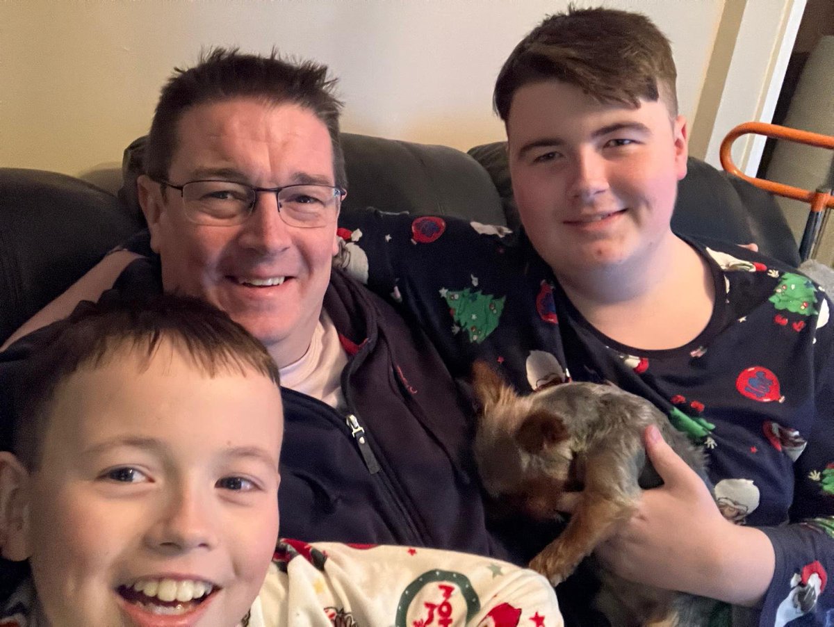 🎉Happy New Year from all the best boys in the class (and dog!)