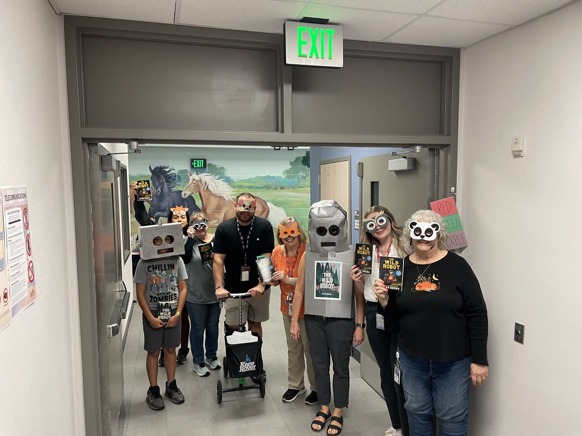 More scenes from our book parade! <a href="/USEStallions/">Stephens Elementary</a>