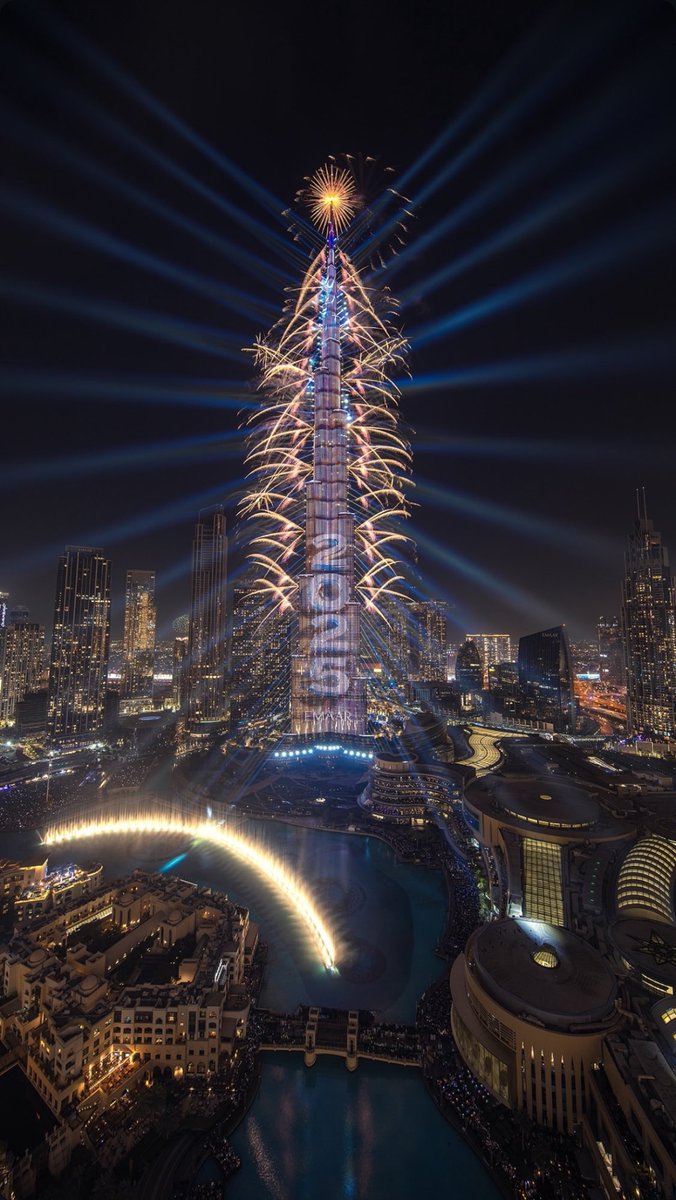 أسأل الله أن يبلغكم أمانيكم، ويحفظ غاليكم، ويجعل عامكم سعيد … كل عام وأنتم بخير  🤍
#العام_الجديد_2024