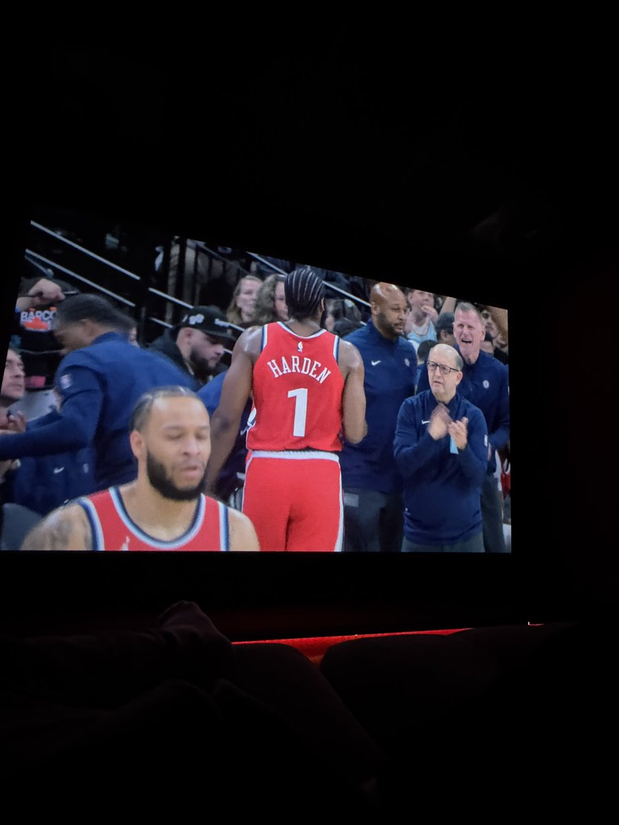 Sam_Blhcn's tweet photo. Actuellement dans mon cinéma pour analyser les 40 points à venir du GOAT Offensif @JHardenFR2 @FAN_JHardenFR https://t.co/i3JOuSUVVD