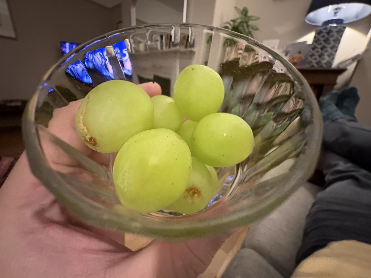 It’s time for las doce uvas de la suerte! Happy new year and une bonne année à tous!