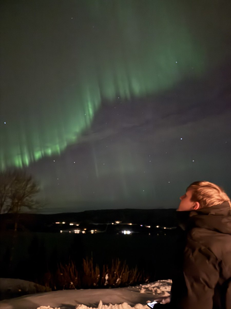 mrs1nil's tweet image. Happy new year, everyone! Nature put up the best «fireworks» this year. The northern lights at midnight in Surnadal, Norway. Quite magical. Let’s hope 2025 is a good one for all of us ❤️⚽️