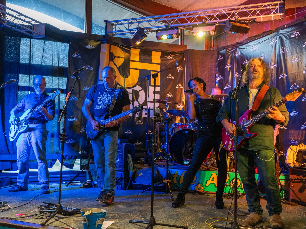 What a thrilling way to close out the year! 🎆 Thank you to everyone who joined us on the slopes and at tonight's New Year's Eve Celebration. This winter is off to an incredible start, and we can't wait to see what's next for our 65th anniversary season.

#huntermountain