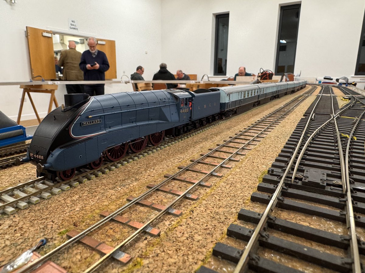 EEMRC's tweet image. This Monday we had are test track up for are weekly Monday were some club members brought along some new Christmas presents that Santa delivered.