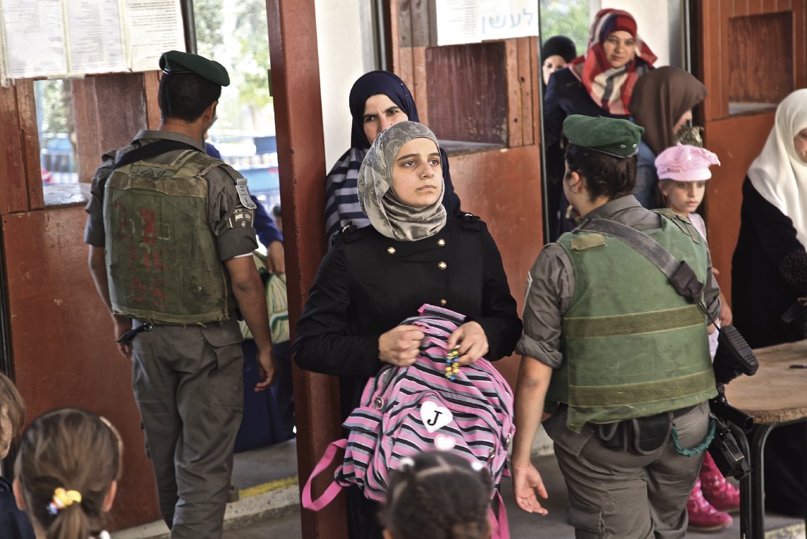 MidEastAnthro (@mes_aaa) on Twitter photo 🏆Our 2024 MES Photography Prize went to to Shonara Awad <a href="/okstate/">Oklahoma State Univ.</a> +Hanan Awad, whose series captures the militarization of everyday life in the Israeli-occupied al-Khalil/Hebron for Palestinians, especially poignantly in the case of children trying to get to school #FreePalestine 🏆Our 2024 MES Photography Prize went to to Shonara Awad <a href="/okstate/">Oklahoma State Univ.</a> +Hanan Awad, whose series captures the militarization of everyday life in the Israeli-occupied al-Khalil/Hebron for Palestinians, especially poignantly in the case of children trying to get to school #FreePalestine