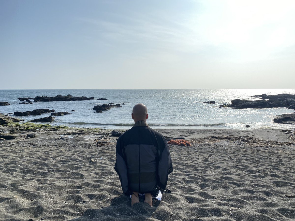 新年明けましておめでとうございます。

初日の出ご覧くださいませ

本年も坊主バンド宜しくお願いします。
合掌