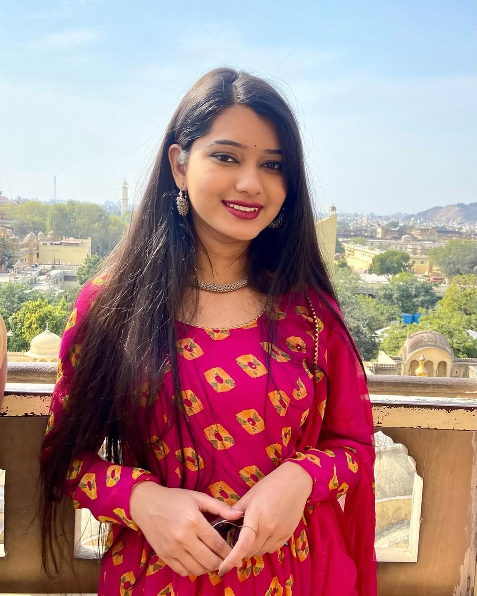 सुप्रभात X फैमिली 🫰 
जय श्री कृष्ण 
कैसे हो सभी लोग? आप सबको नए साल की हार्दिक शुभकामनाएं