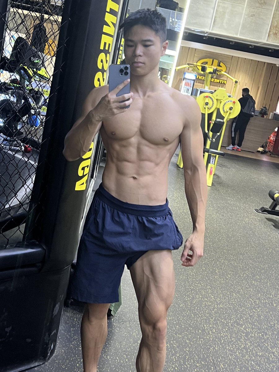 First gym session of 2025, this year will be crazy 😏 happy new year everyone 🔥