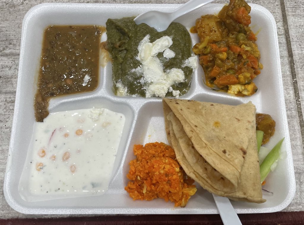 ਲਿਵਲੀਨ ਕੌਰ (@livleenbrar) on Twitter photo Langar calories don’t count. 
New Years Eve dinner. 
#NewYearsEve Langar calories don’t count. 
New Years Eve dinner. 
#NewYearsEve