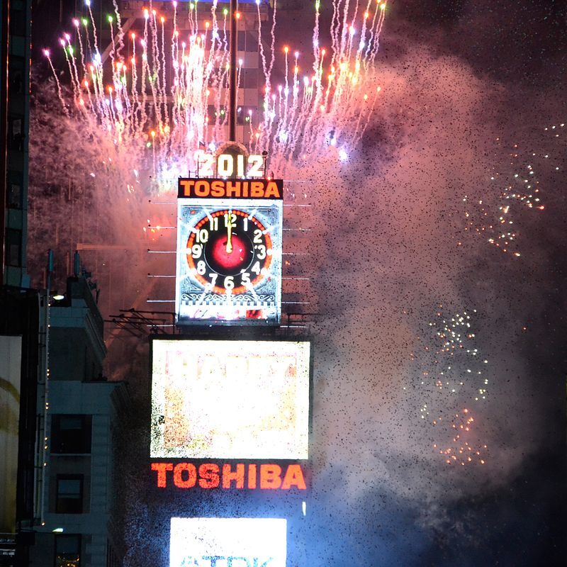 2HypePhoto's tweet photo. It's 12 o'clock, HAPPY NEW YEARS' EVERYBODY! =) Have a fantastic year ahead, and make it more fun than the last. :) #Cheers #NYE https://t.co/80MPBlVFu6
