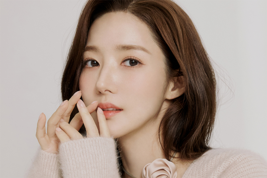 soompi's tweet photo. #ParkMinYoung Parts Ways With Hook Entertainment
https://t.co/U64aV5yEwq https://t.co/VfEC8PTB0T