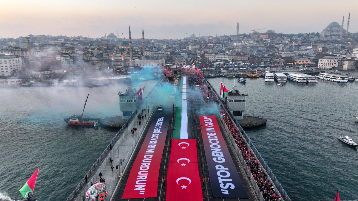 In pictures: Hundreds of thousands in Istanbul march from the Historical Peninsula to Galata Bridge, protesting Israel's aggression in Palestine