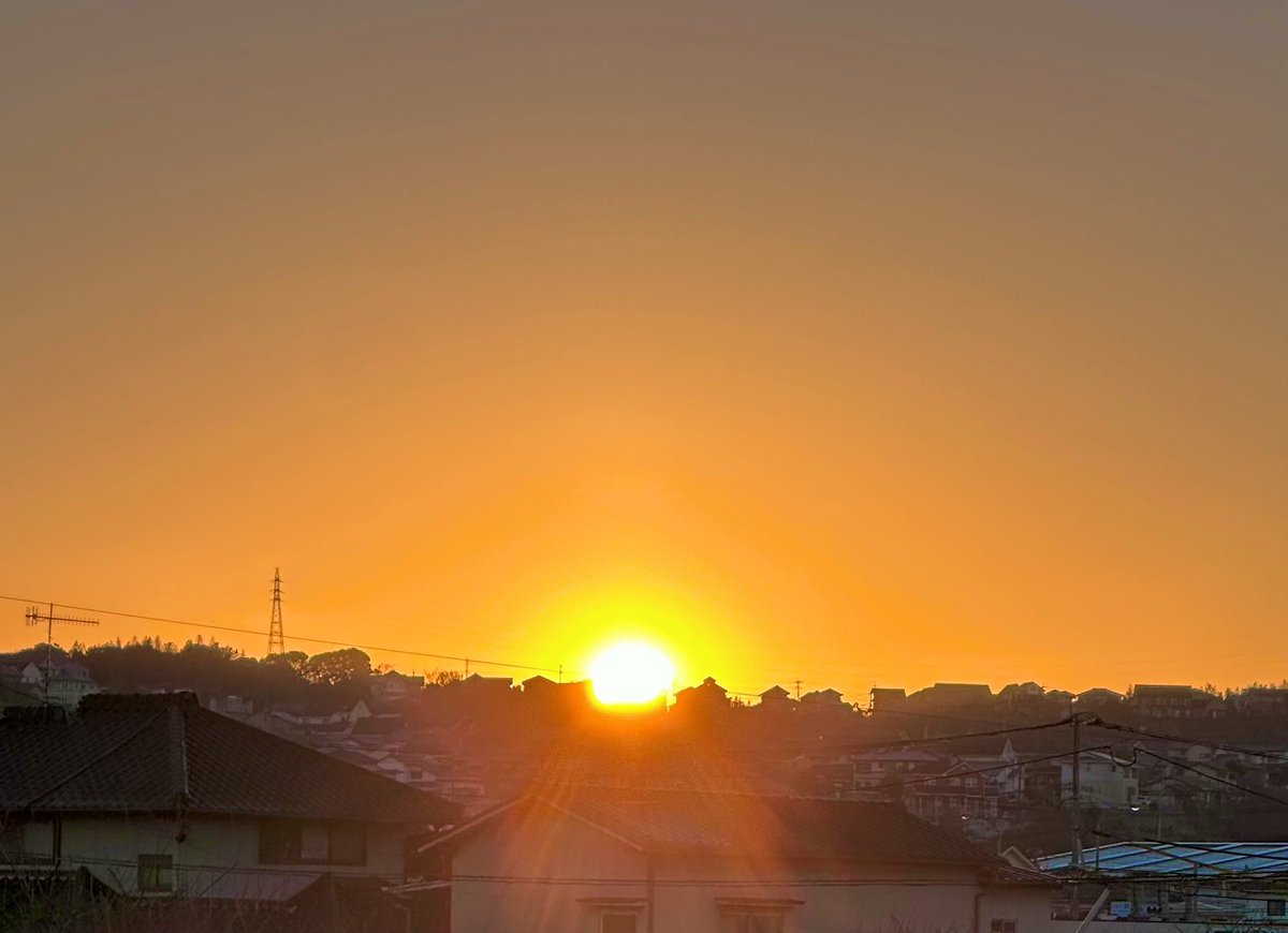 宮本 淳一 (@akai_fit) on Twitter photo 初日の出
山々照らし
茜さす
明けまして
おめでとうございます
本年もよろしくお願いします
元旦の朝、由布岳、鶴見岳が
赤く染まりました
国家試験は2月1,2日
それまではSNSの時間がとれなくて
すみません。 初日の出
山々照らし
茜さす
明けまして
おめでとうございます
本年もよろしくお願いします
元旦の朝、由布岳、鶴見岳が
赤く染まりました
国家試験は2月1,2日
それまではSNSの時間がとれなくて
すみません。