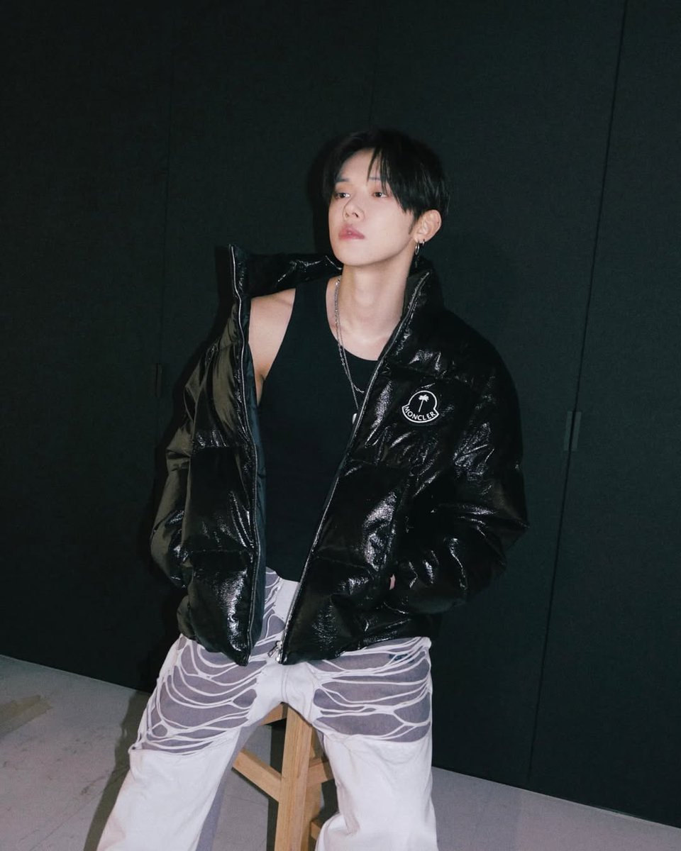 Today's fit for new year's celebration. May this year be gentle and kinder for every single of my friends here. Enjoy your 2025 to the fullest.