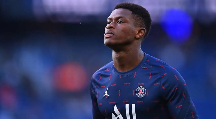 FinalThirdNews's tweet photo. 🚨🔵🔴| Nuno Mendes is reportedly keen on a move to Manchester United.

[@PeteHall86, @TheiPaperSport] https://t.co/JTV8YG7WEH