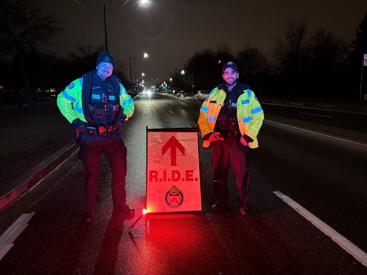 tpsmhayles's tweet photo. Tonight, make the right choice for your New Year’s celebration.
• Plan your route home in advance and designate a sober driver.
•Use a Taxi or Ride-Share service.
•Be alert for RIDE spot checks in your area.#torontopolice #tps55div #ride https://t.co/mhFma4mXTs