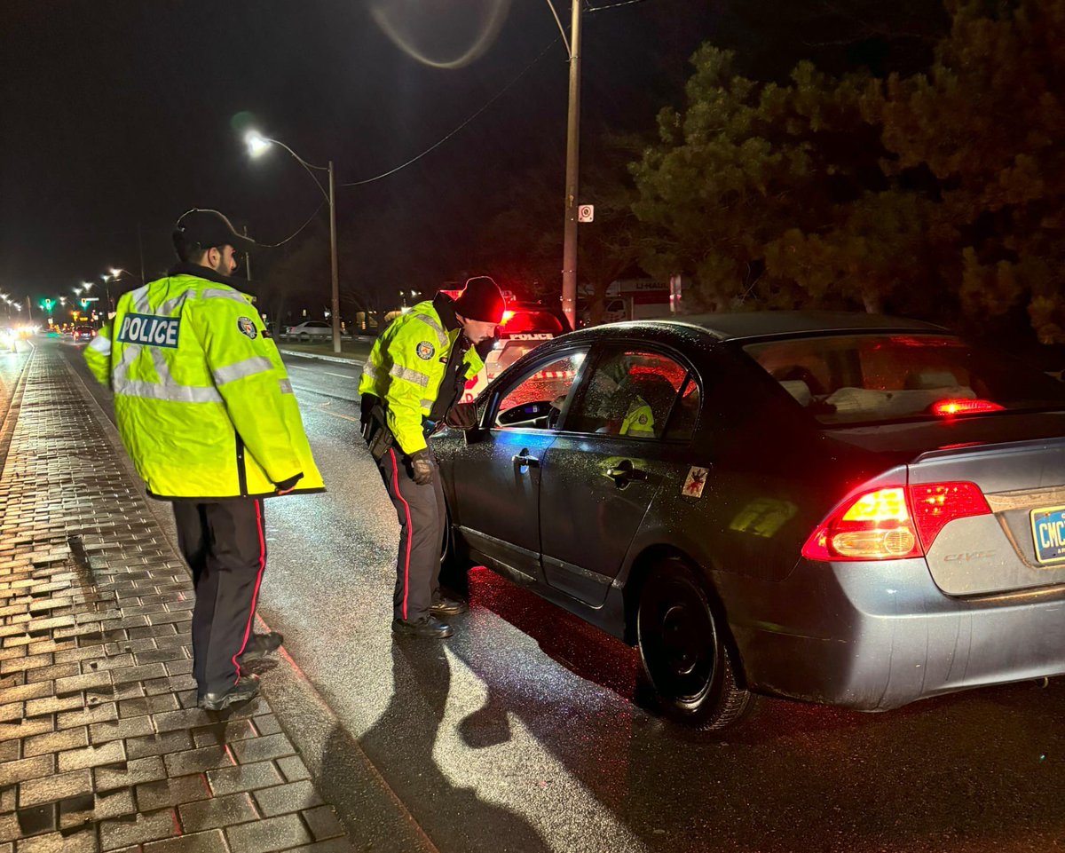 tpsmhayles's tweet photo. Tonight, make the right choice for your New Year’s celebration.
• Plan your route home in advance and designate a sober driver.
•Use a Taxi or Ride-Share service.
•Be alert for RIDE spot checks in your area.#torontopolice #tps55div #ride https://t.co/mhFma4mXTs