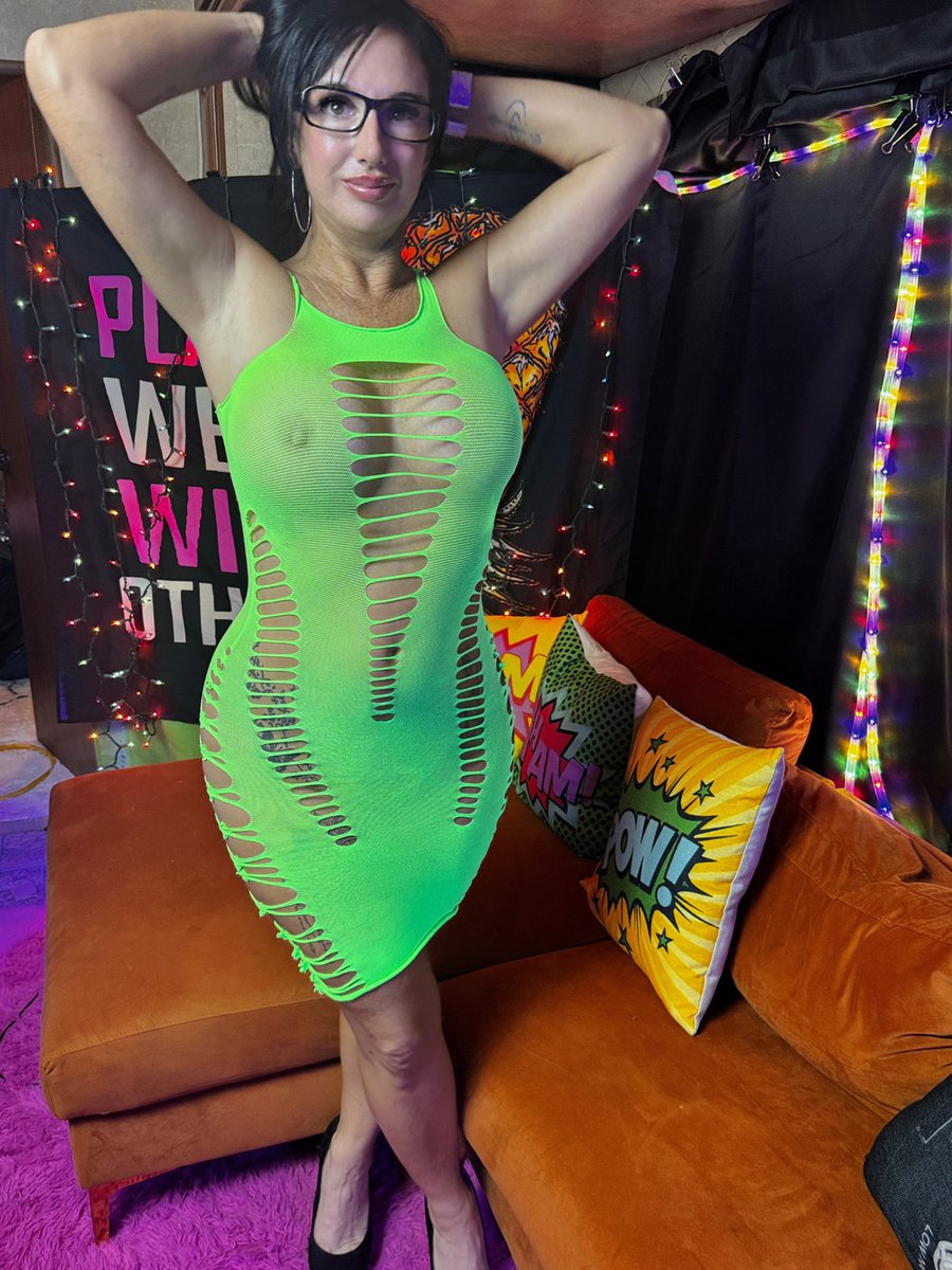 joalexandria69's tweet photo. Happy New Yearโs Eve ๐ฅณ๐๐พ #HappyNewYear #bringon2025 #readyforsomefun https://t.co/BqPQFJOf3I