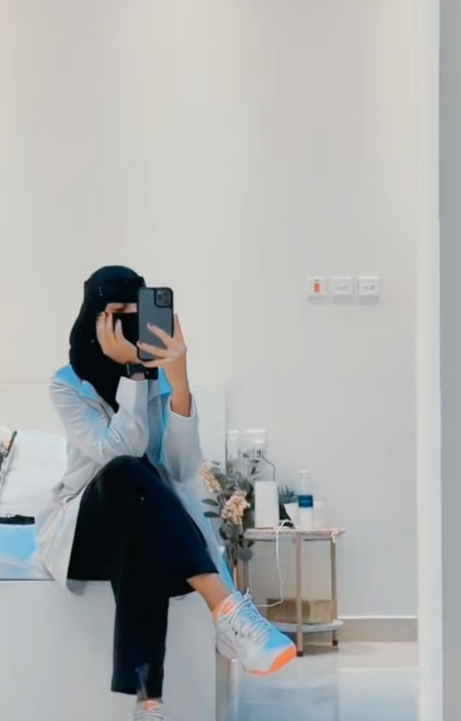 اذا كانت المرأة عسل
ماذا يكون الرجل !؟؟