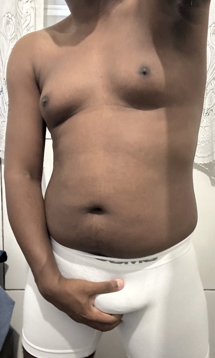 SvPreto's tweet photo. Passando a virada de branco, pra atrair paz e leite! Bom Ano Novo machos 🤍🍼😏😈 https://t.co/EOrxBMmV1K