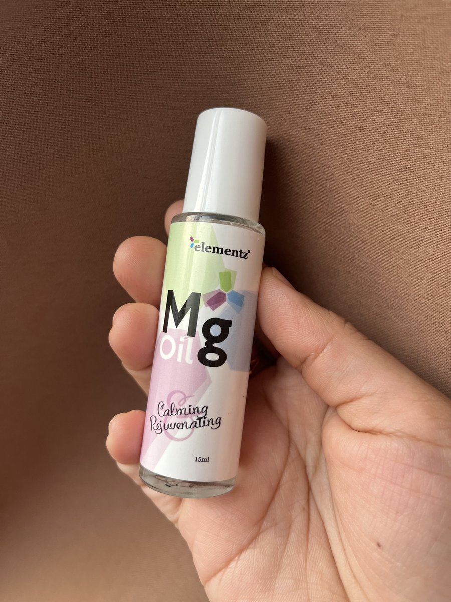 This thing works like magic! I kalau sakit kepala, badan lenguh2, tak dpt tidur mmg sapu nih je. Takda bau, takda rasa sejuk ke panas ke tpi fangsyen terok! 

I beli sini : s.shopee.com.my/BDobCkmMz