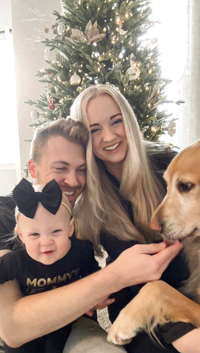 lindeelink's tweet photo. And a happy new year 🥂 https://t.co/vedMXjYeCv