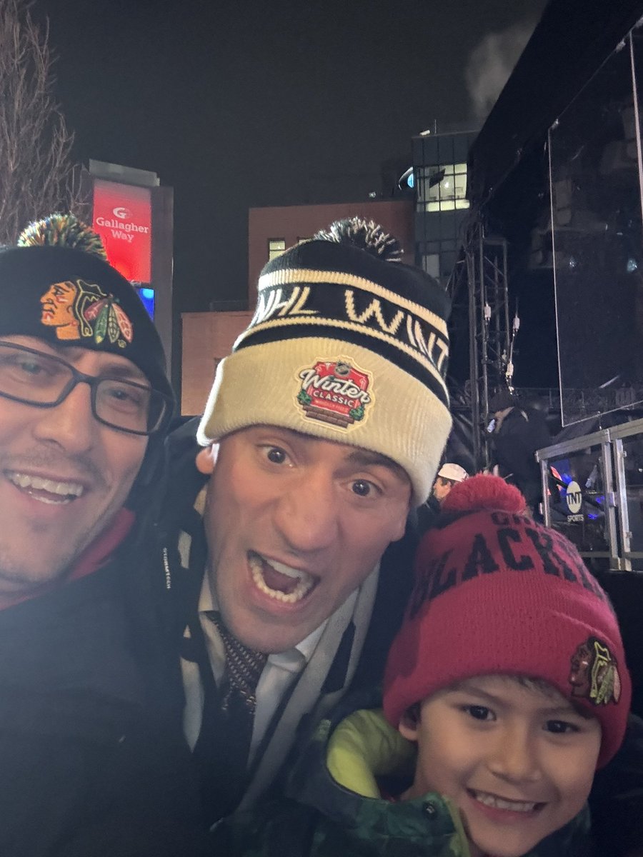 kglateshow10's tweet photo. @BizNasty2point0  thx Biz! Made his night! Happy new year! https://t.co/ISRB5h8V0x