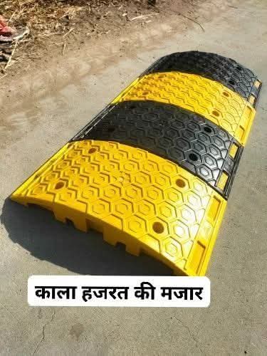 ravan89551725's tweet photo. #speed_breaker पर चादर चढ़ाने वाल लोग हमे अंध भक्त बोलते हैं😂😂😂 https://t.co/blCUKTyEeD