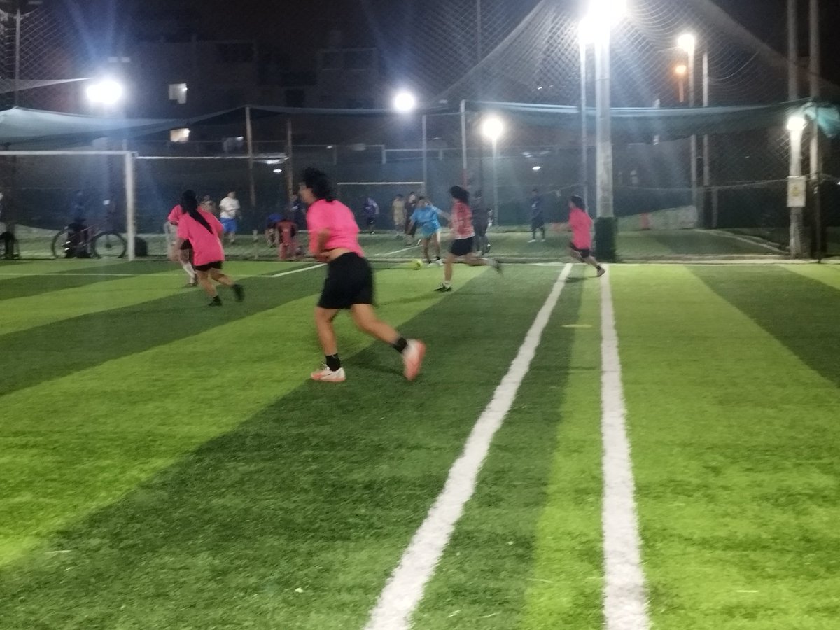 AthleticVillaFC's tweet photo. Pichanga de Fin de año!!💪⚽🔥
👉 Las Leonas despidieron el año en una noche deportiva y de confraternidad entre ellas
#SomosAthleticVilla
#FormandoPersonas https://t.co/p4g0H5rpJS