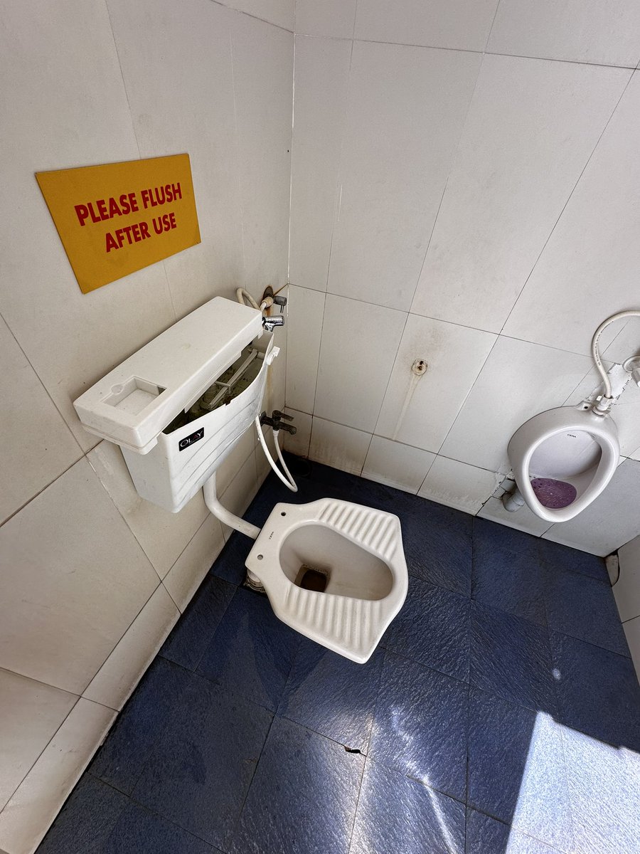 kranimesh's tweet photo. @Shell @Shell_India broken and smelly toilet, this is what you get at Hubli bypass Shell station (towards Hubli to Bangalore) https://t.co/d8tp5bH0BO