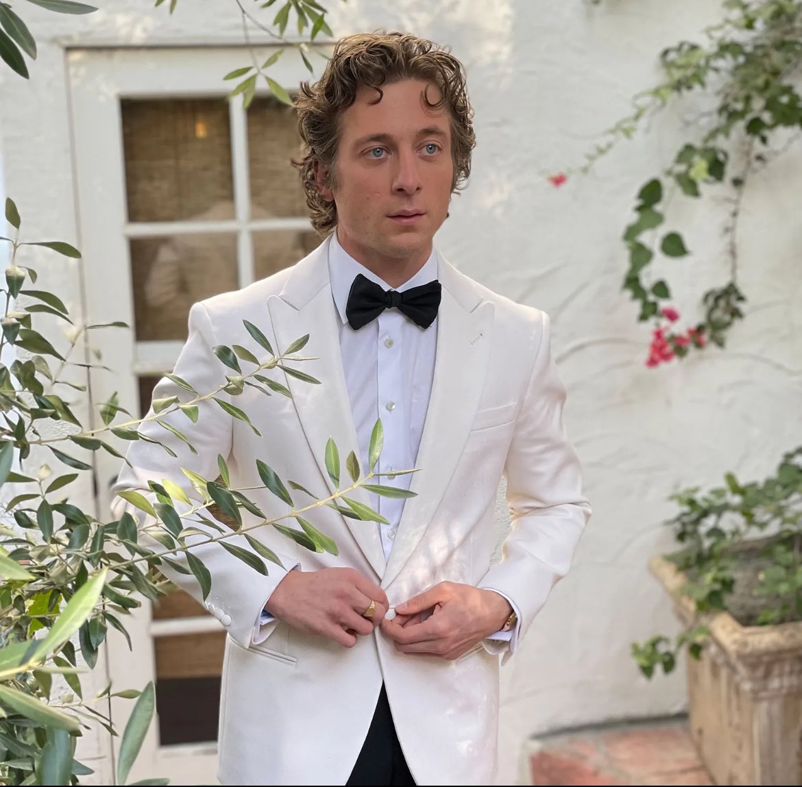 TruthToTheWeak's tweet image. Groom(ish) @ByrninGlory