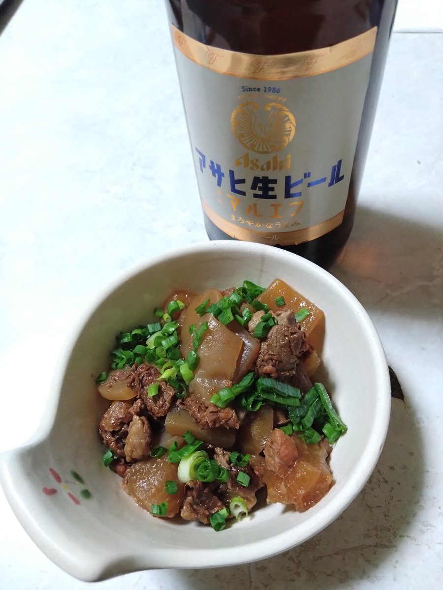 DerbyWeek's tweet image. 謹賀新年…

明けまして
おめでとうございます🎍

自作の牛すじ煮込みで
とりあえずビールなど🍺

相方が仕事から
帰り次第
おせちを頂く予定です😊 

#郡山 #koriyama 
#福島 #fukushima 
#正月 #元旦