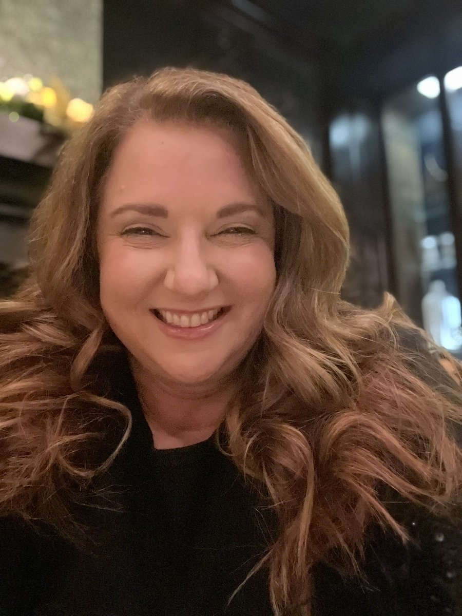 ToniZagent's tweet photo. Cheers to a fabulous New Year’s Eve. Here’s to an incredible 2025! #NYE2024 #Cheersto2025 #HappyNewYear #ToniZAgent #tonizagentstl https://t.co/LDVDibc4RX