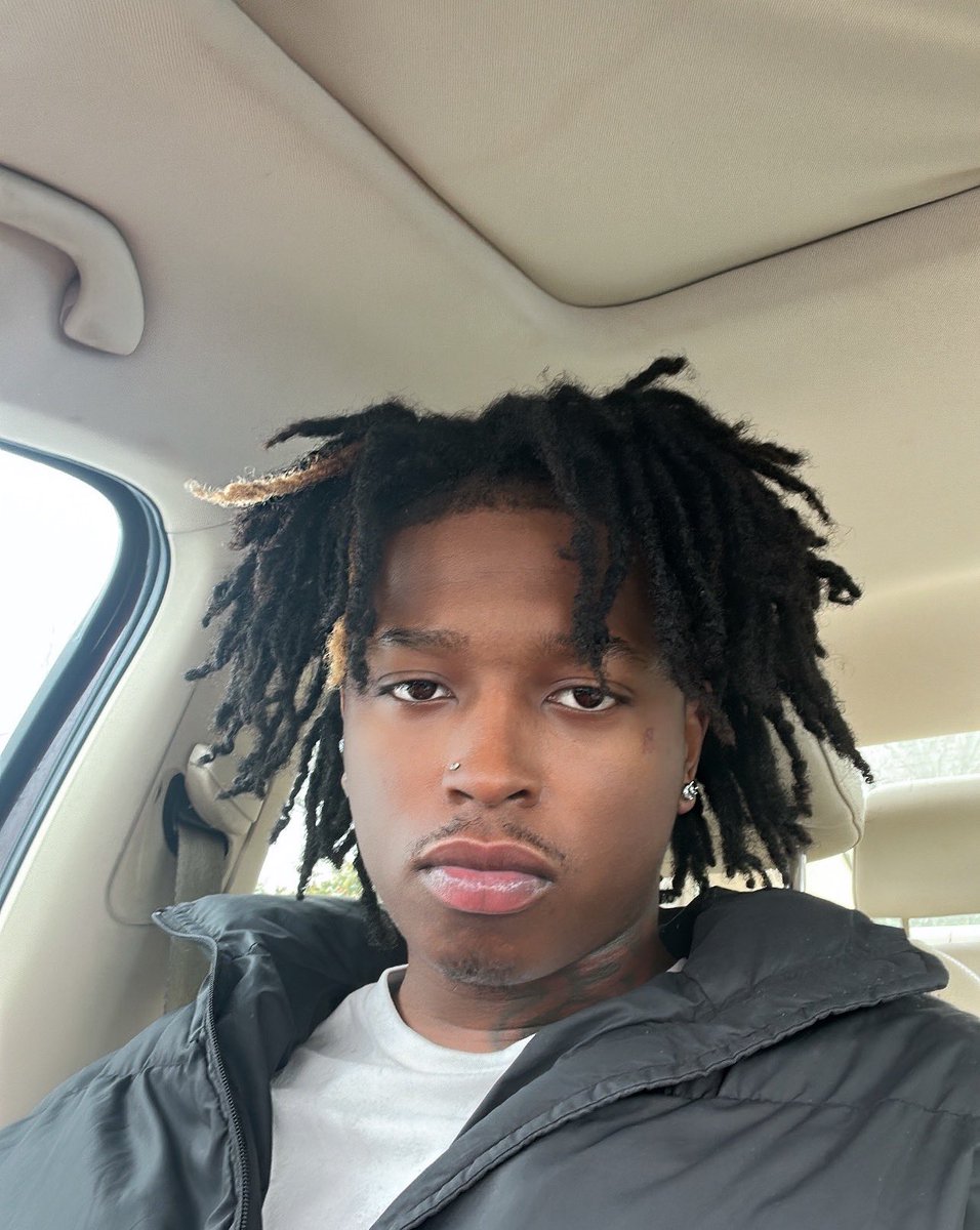 Pink_wvlls's tweet photo. I needa retwist, pls be unprofessional and thick🙂‍↕️🙂‍↕️ https://t.co/EzF6MhdGHo