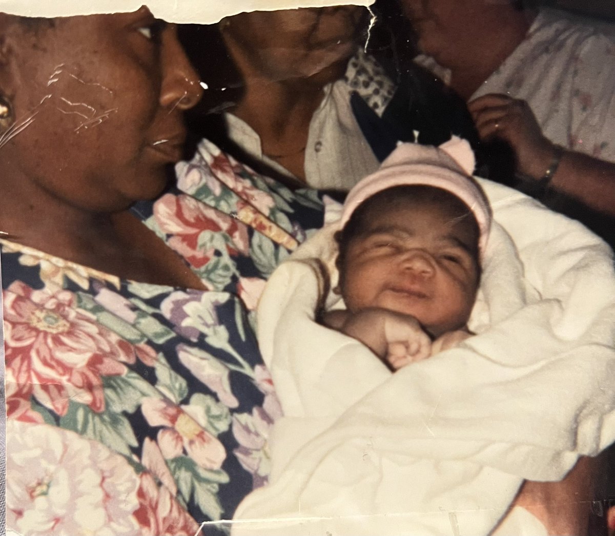 ZoriansMom's tweet photo. we going into a new year without my girl. I can hear her now. “Chelle I’m proud of you. now you keep going. You’ll be alright” 

to my last REAL aunt. Barbara Ann. I love you &amp; I miss you. but I hear your voice. you’ve always been there. &amp; I thank you. https://t.co/OYXusuwSWa