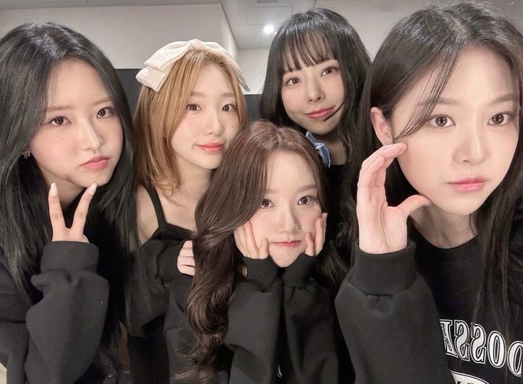 looblethink's tweet image. hello ! this is a new acc to share pics of loossemble girls and talk abt them , pls follow and rt 🩷
#LOOSSEMBLE #loona @Loossemble_twt