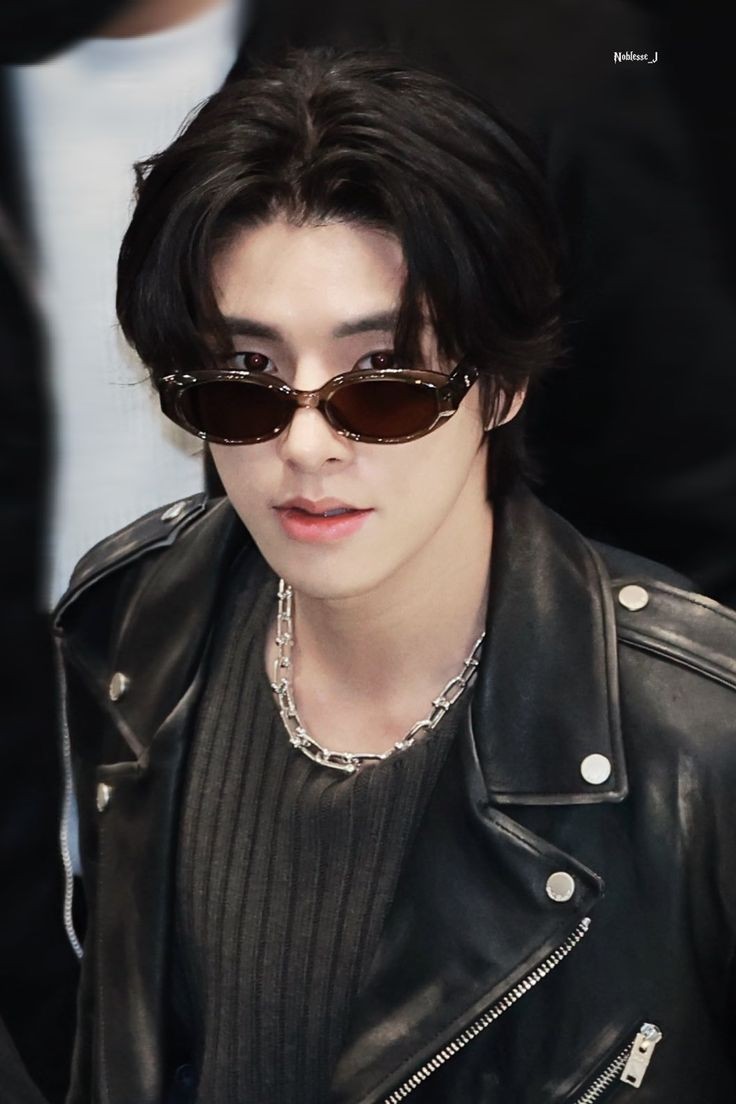 Heejake AU where in: Harlen (HS) si siswa biasa di SMA elit, diam-diam menyembunyikan kalau dia miskin. Tapi semuanya hancur saat Joyce (JK), si thropy pretty–boy sekolah, melihat Harlen kerja part time dengan wajah babak lebur habis ditagih rentenir