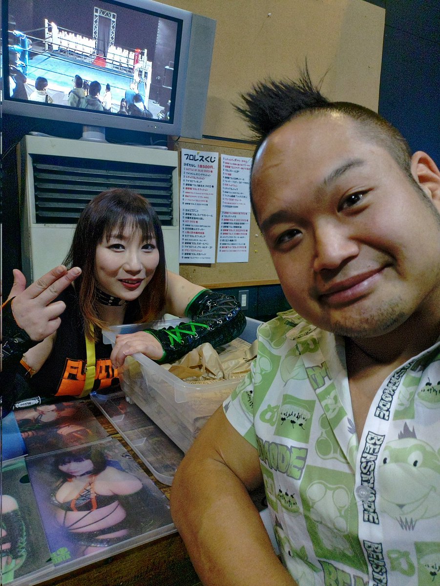 weapon52561's tweet photo. 大阪から無事に帰宅🏠\( ´・ω・`)┐しゅたっ
0泊3日のバスケ #UDONプロレス #KOS2024 & #大晦日プロレス 観戦ツアー終了ε-(´∀`*)
はじめましてだったり本当に久しぶりだったりのレスラーさん達に会えて良き旅になりました😊
今年も色んなプロレス見に行けるとええな🥹
さ、ちょっと昼寝しよw https://t.co/hO1Hk6sB6b