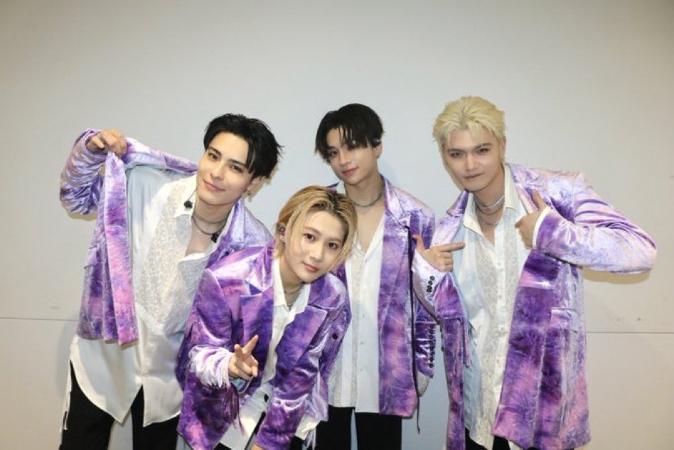 y78839's tweet photo. 2024.12.31
GENERATIONS LIVE TOUR 2024
#GENERATIONS2.0
BONUS STAGE COUNTDOWN PARTY
昨日はGENELIVEに行って、OAのウルフ🐺をしっかり応援してきたよ~♡‼️
フロバタ🦋ピアス👂シュガハニ🍯ロリスト🕶⸒のセトリ🎤
たくさんの方にウルフの歌声やパフォーマンスが届いていたので嬉しかった💓⬇️続く https://t.co/ry9JptSPtk