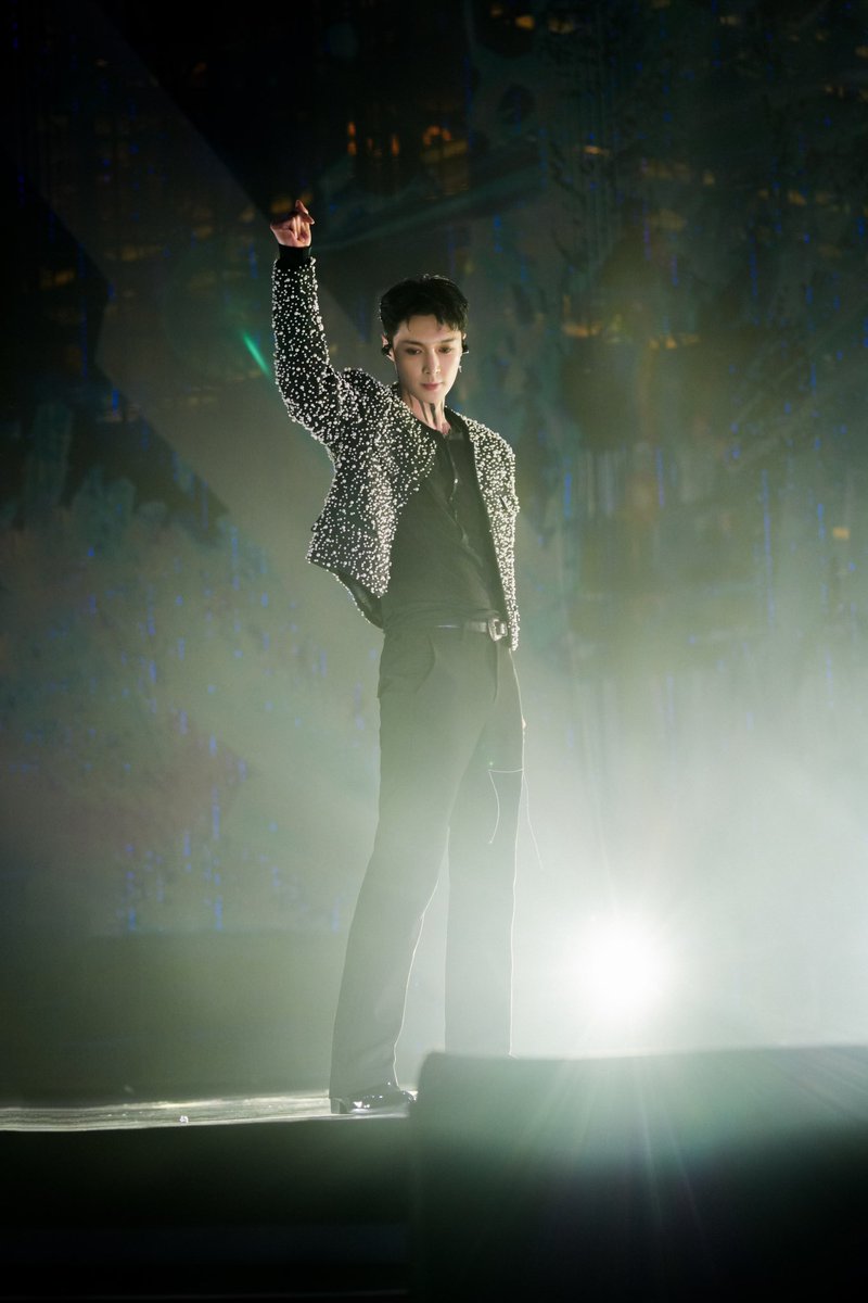 lay_studio's tweet photo. The miraculous gift in Dec.2024 from Lay freezes into memory. Let's write new  stories together.
#LAY #LayZhang 
2024 CHROMOSOME UNIVERSE NEW YEAR COUNTDOWN SHOW
#HappyNewYear https://t.co/IWQ1v9FMna