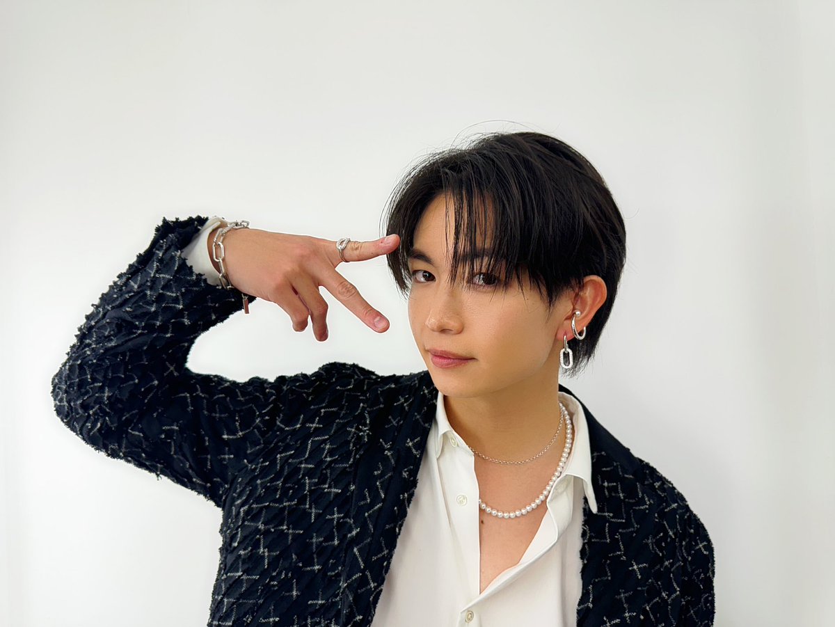 tsuna_staff's tweet photo. 新年あけましておめでとうございます🌅
��年も皆さん、よろしくお願い致します！

応援してくださる皆様に、沢山の作品を届けられるように頑張ります🐍🐍

素敵な一年にしましょー🎍

#綱啓永 https://t.co/QwguVoA93l