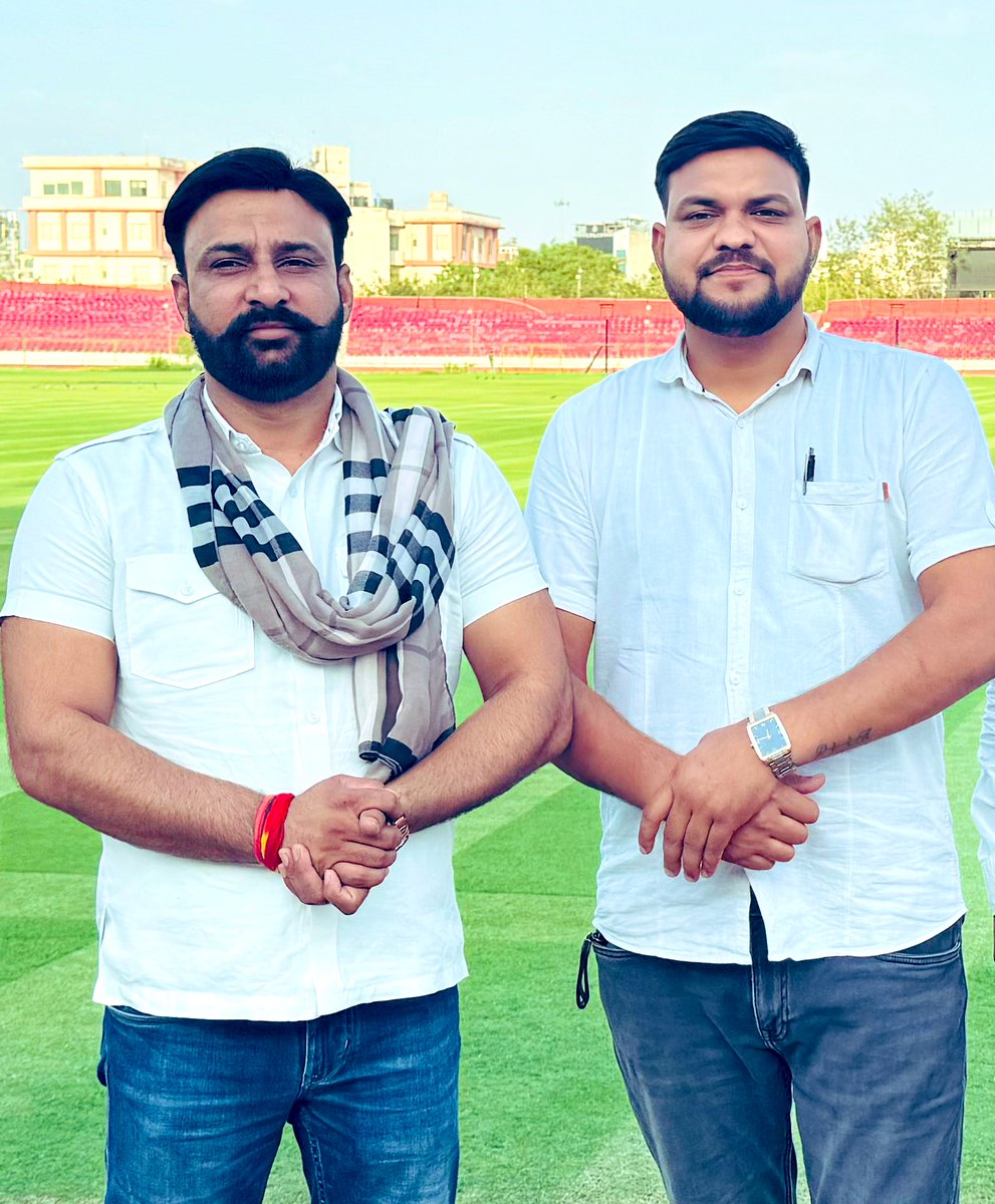 राष्ट्रीय अध्यक्ष-ऑल इंडिया मेडिकल स्टूडेंट एसोसिएशन (यूनाइटेड)और सामुदायिक स्वास्थ्य अधिकारी फेडरेशन संरक्षक आदरणीय बड़े भाई साहब श्री <a href="/bharatbeniwal_/">BHARAT BENIWAL</a> जी को जन्म दिवस की बहुत-बहुत हार्दिक शुभकामनाएं भगवान से प्रार्थना करते हैं आप हमेशा खुश रहें स्वस्थ रहें 🎉🎉🎉🎉