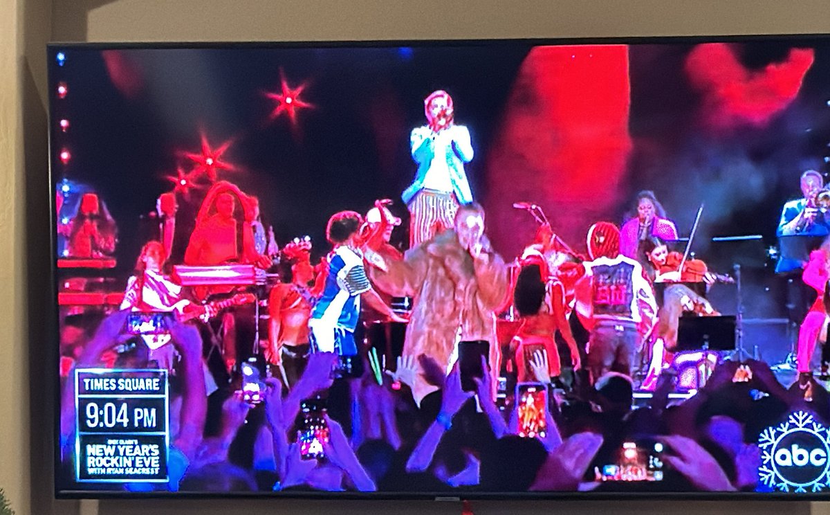 The time is wrong….right????  #rockineve