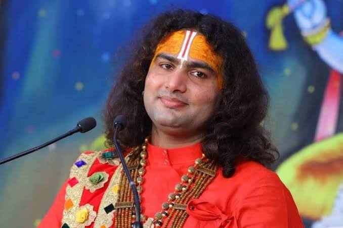 JaikyYadav16's tweet photo. 2024 में सबसे बड़े Meme मैटेरियल अनिरुद्धाचार्य जी रहे, यह गर्व की नहीं बल्कि शर्म की बात है,

एक कथावाचक का Meme मैटेरियल होना बेहद ही निंदनीय है, इसमें ग़लती Meme बनाने वालों की नहीं बल्कि

स्वयं अनिरुद्धाचार्य जी की है, सोशल मीडिया पर जितनी Reels कपिल शर्मा के शो की वायरल नहीं रहती हैं 

उससे कई गुना ज़्यादा वायरल Reels इनकी ऊटपटांग बातों की ��हती हैं।